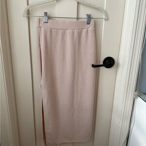 Elegant Pink Ribbed Skirt